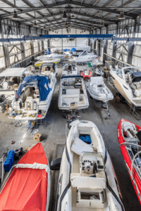 Názov spoločnosti je Yachter s.r.o